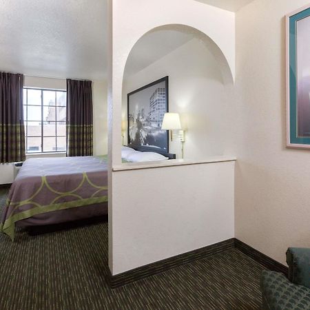 Super 8 By Wyndham Tulsa/Downtown/East Hotel Екстериор снимка