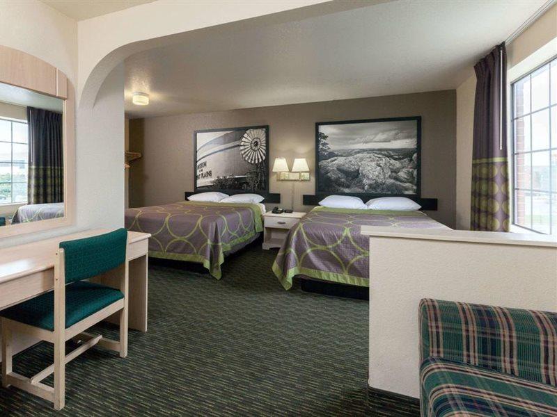 Super 8 By Wyndham Tulsa/Downtown/East Hotel Екстериор снимка