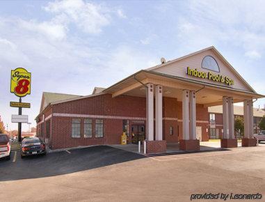 Super 8 By Wyndham Tulsa/Downtown/East Hotel Екстериор снимка