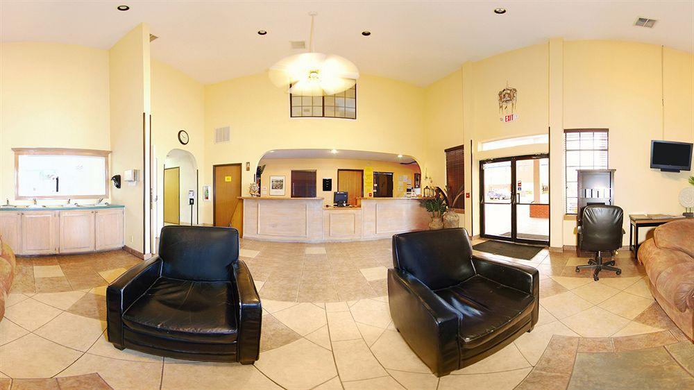 Super 8 By Wyndham Tulsa/Downtown/East Hotel Екстериор снимка