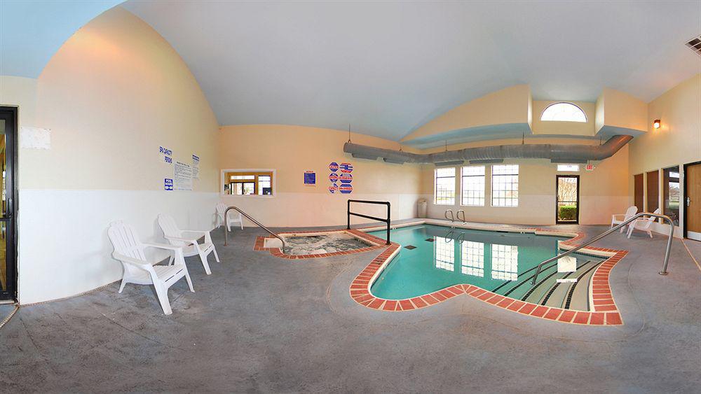 Super 8 By Wyndham Tulsa/Downtown/East Hotel Екстериор снимка